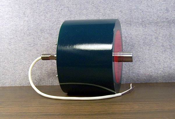 Фотография устройства вращения магнитных систем Белашова, которое изготовлено в виде действующей модели первой в мире электрической машины Белашова ЭМПТБ - 01.